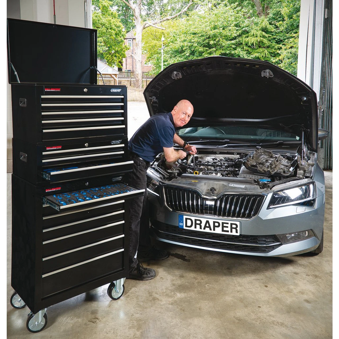 Combined Roller Cabinet And Tool Chest, 15 Drawer, 26", Black 2 Combined Roller Cabinet And Tool Chest, 15 Drawer, 26", Black - Image 2