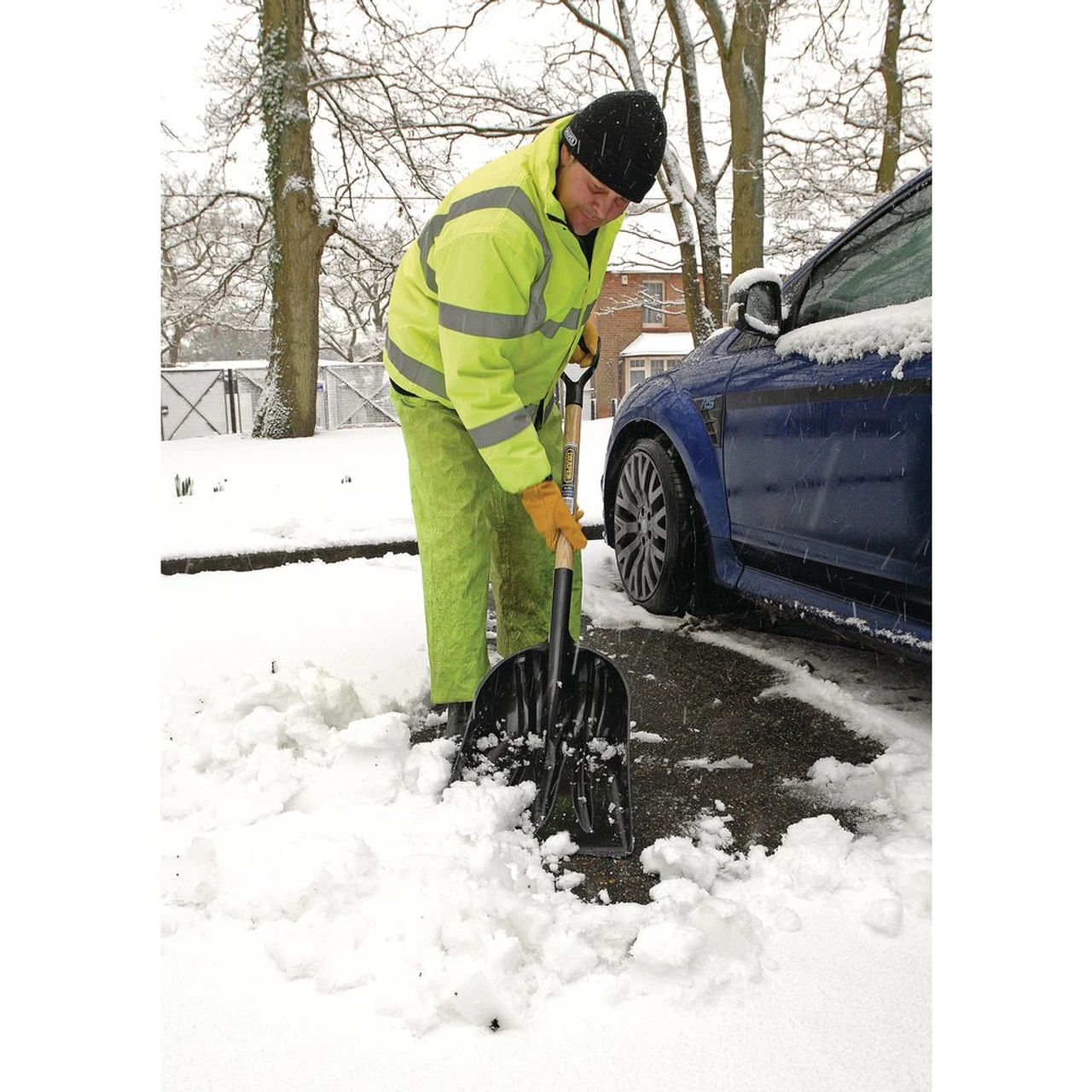Plastic Debris Big Mouth Shovel With Hardwood Shaft 5 Plastic Debris Big Mouth Shovel With Hardwood Shaft - Image 5