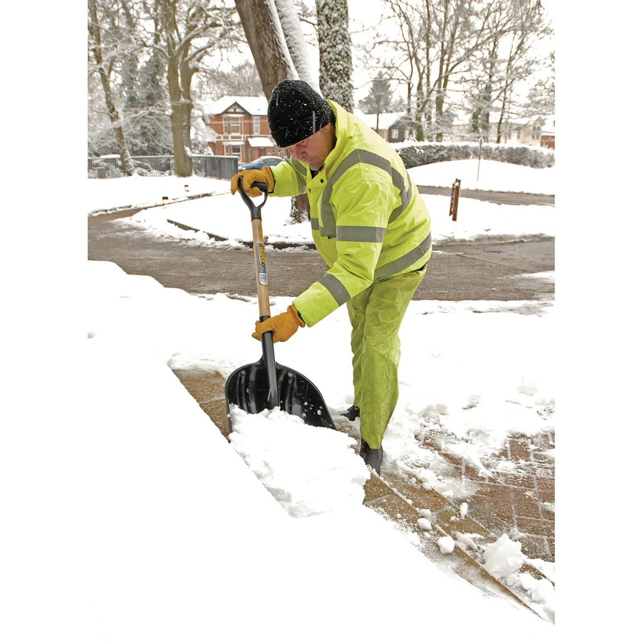 Plastic Debris Big Mouth Shovel With Hardwood Shaft 4 Plastic Debris Big Mouth Shovel With Hardwood Shaft - Image 4