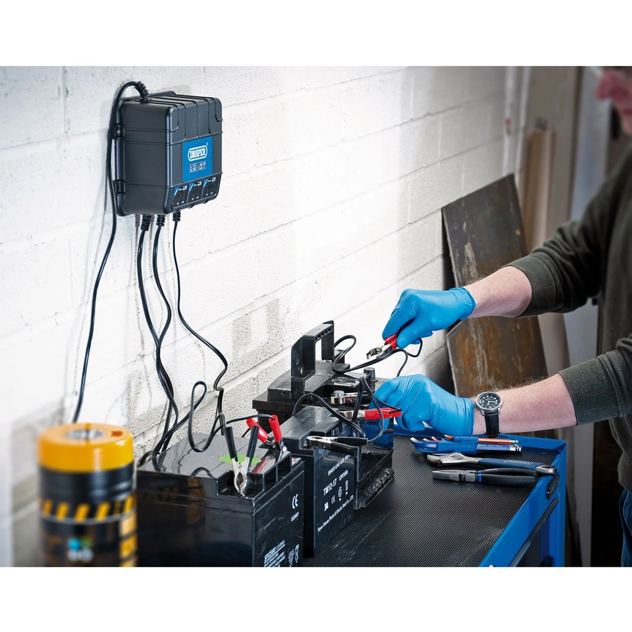 6/12V 3 Bank Charger Station 5 6/12V 3 Bank Charger Station - Image 5