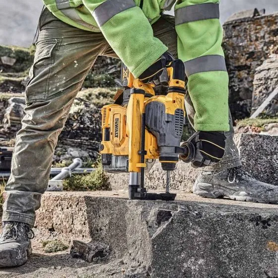 DeWalt DCH283N 18v XR Cordless 26mm SDS+ Plus Hammer Drill Body Only 5 DeWalt DCH283N 18v XR Cordless 26mm SDS+ Plus Hammer Drill Body Only - Image 5