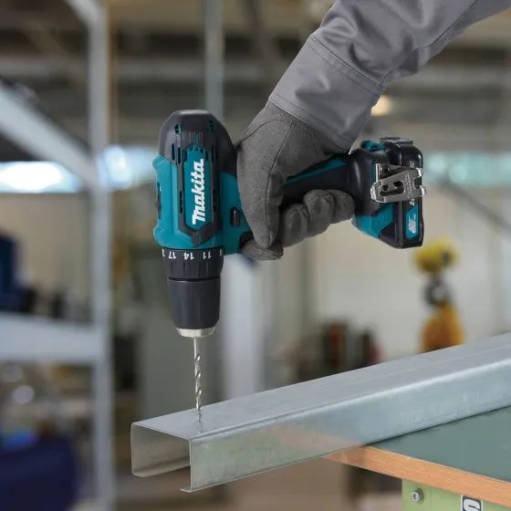 Makita DF333DWAE 12v MAX CXT Slide Cordless Drill Driver Inc 2x 2.0Ah Batts 3 Makita DF333DWAE 12v MAX CXT Slide Cordless Drill Driver Inc 2x 2.0Ah Batts - Image 3