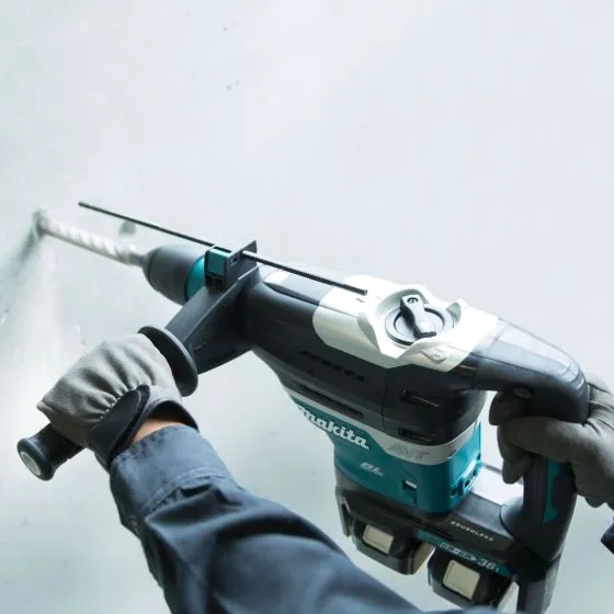 Makita DHR400ZKU Twin 18v SDS MAX Rotary Demolition Hammer With AWS Body Only In Carry Case 6 Makita DHR400ZKU Twin 18v SDS MAX Rotary Demolition Hammer With AWS Body Only In Carry Case - Image 6