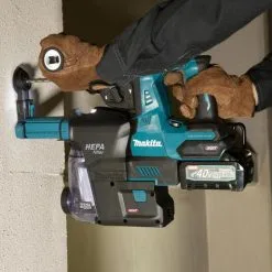 Makita HR003GD201 40v Max XGT SDS+ Plus Brushless Rotary Hammer 28mm Inc 2x 2.5Ah Batts -Agriculture Sales makhr003gd201 2