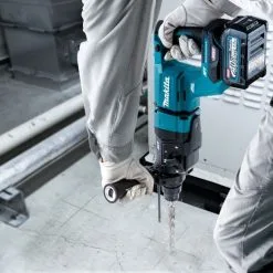Makita HR007GD201 40v Max XGT 28mm SDS+ Plus Rotary Hammer Drill Inc 2x 2.5Ah Batts -Agriculture Sales makhr007gz 1 1